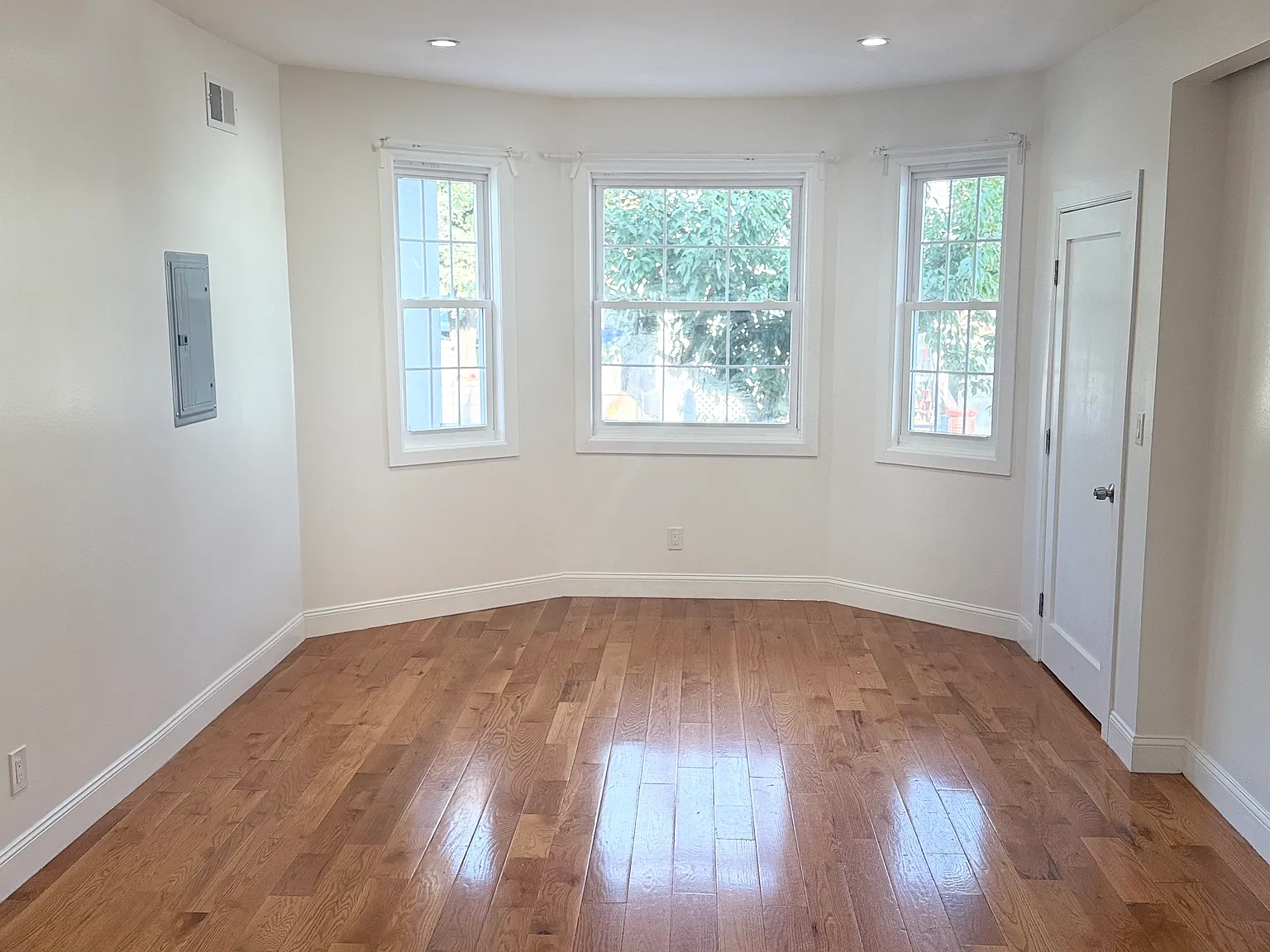 3 bed, $3,100 — Photo 2
