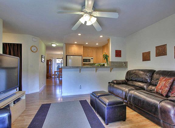4th image of 381 Boynton Ave #7