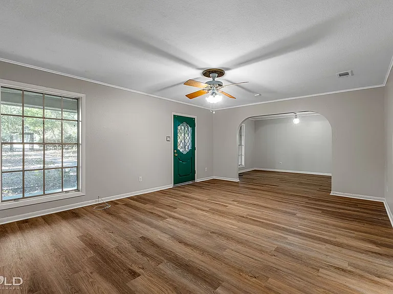 595 N Main St — Photo 11