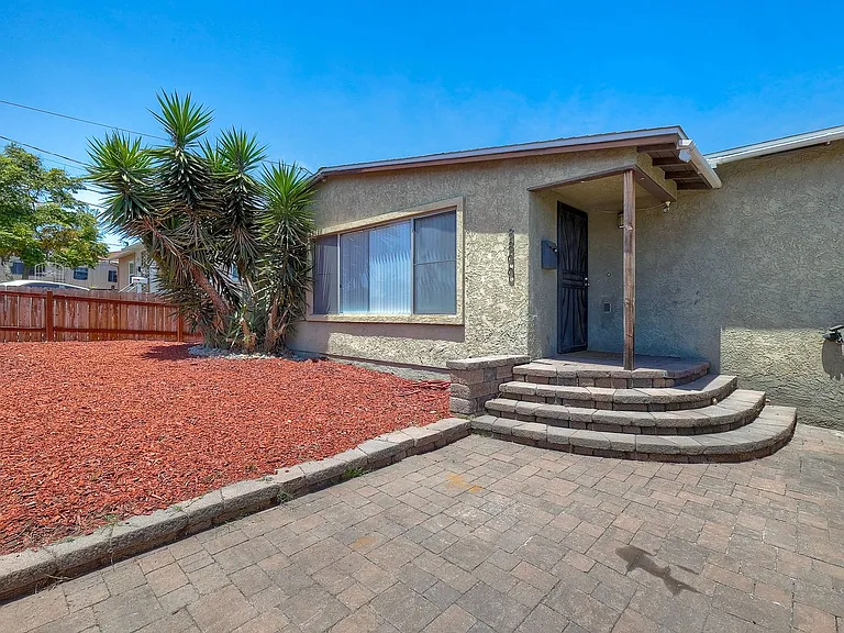 8800 Hayes St — Photo 6