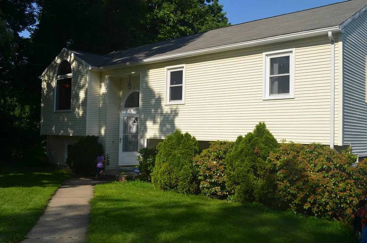 3 bed, 1700 sqft, $2,900 — Photo 1