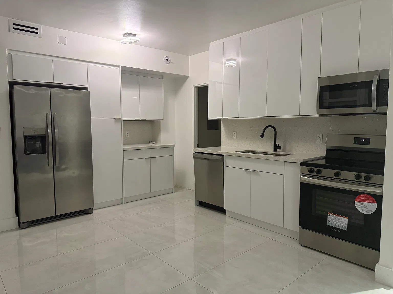 3 bed, 1342 sqft, $5,000 — Photo 1