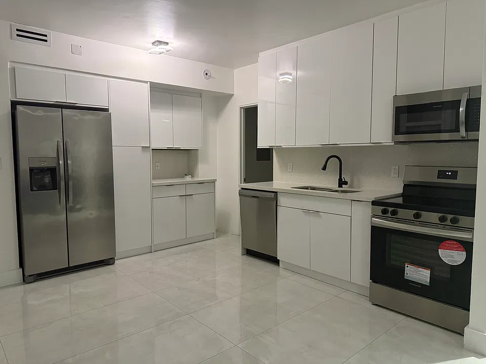 10185 Collins Ave #209