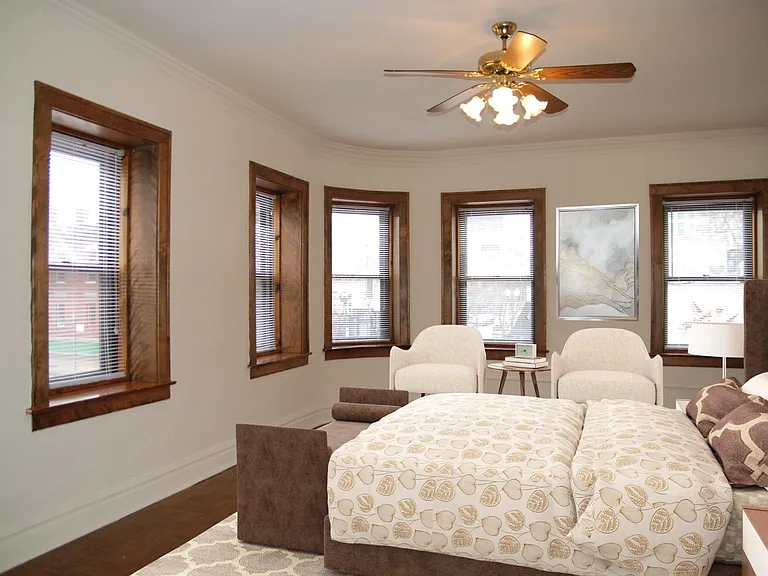 553 West Oakdale Avenue — Photo 23
