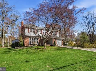 221 Valley Dr, Yardley, PA