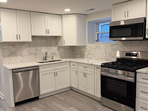 4th image of 8106 S Langley Ave