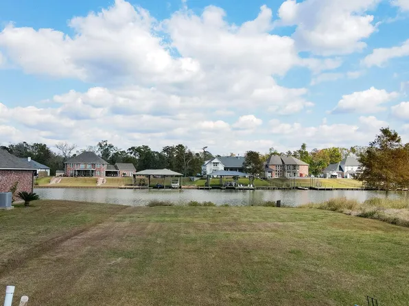 11432 River Highlands Dr, Saint Amant, LA 70774