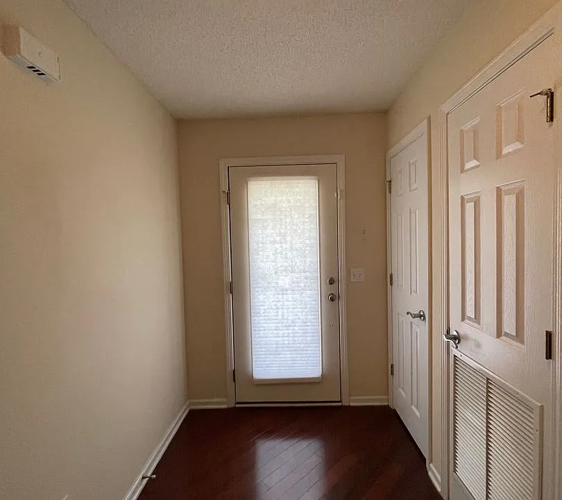 260 Windsor Garden Dr