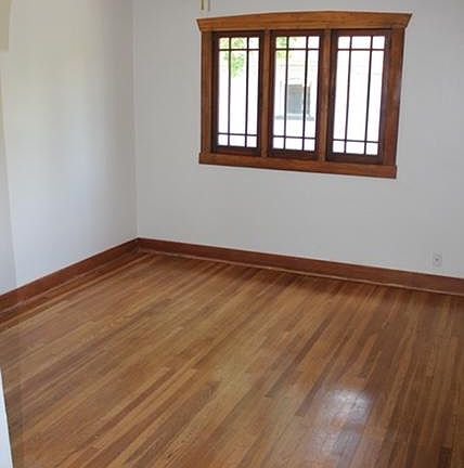 4th image of 946 E Kensington Ave