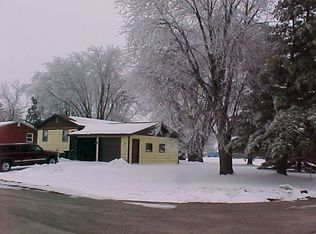 106 N 1st St, Capron, IL 61012