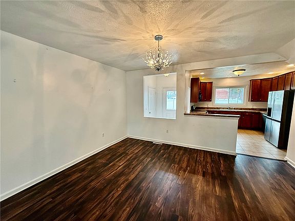 5th image of 1352 Federal St
