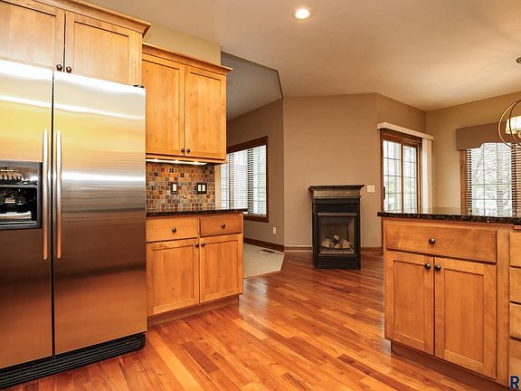 4th image of 210 E Pinehurst Cir