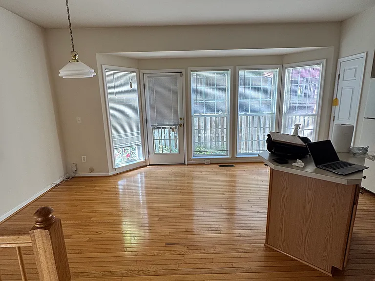 1244 Corbett Pl — Photo 3