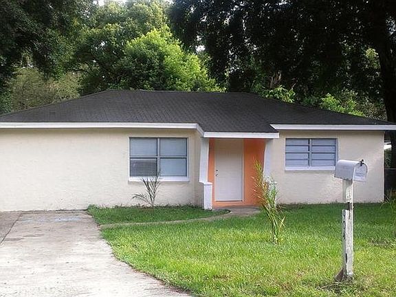2nd image of 904 Woodlawn Ave