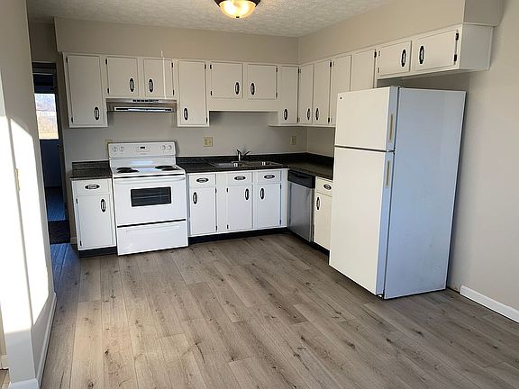 3rd image of 750 Wisteria Dr