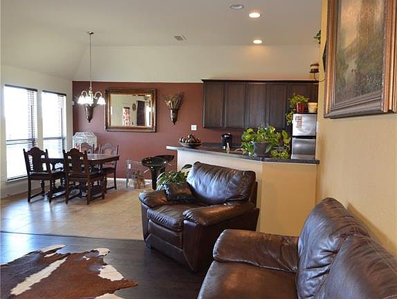 5th image of 142 Davenport Ln