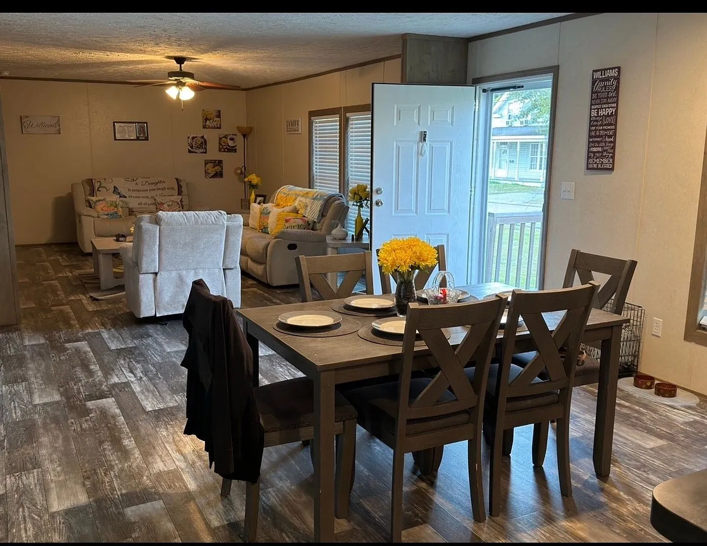 Spacious 4BR House in White Castle — Photo 2
