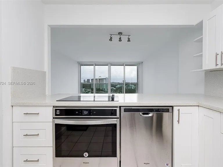 100 Bayview Dr #1102 — Photo 18