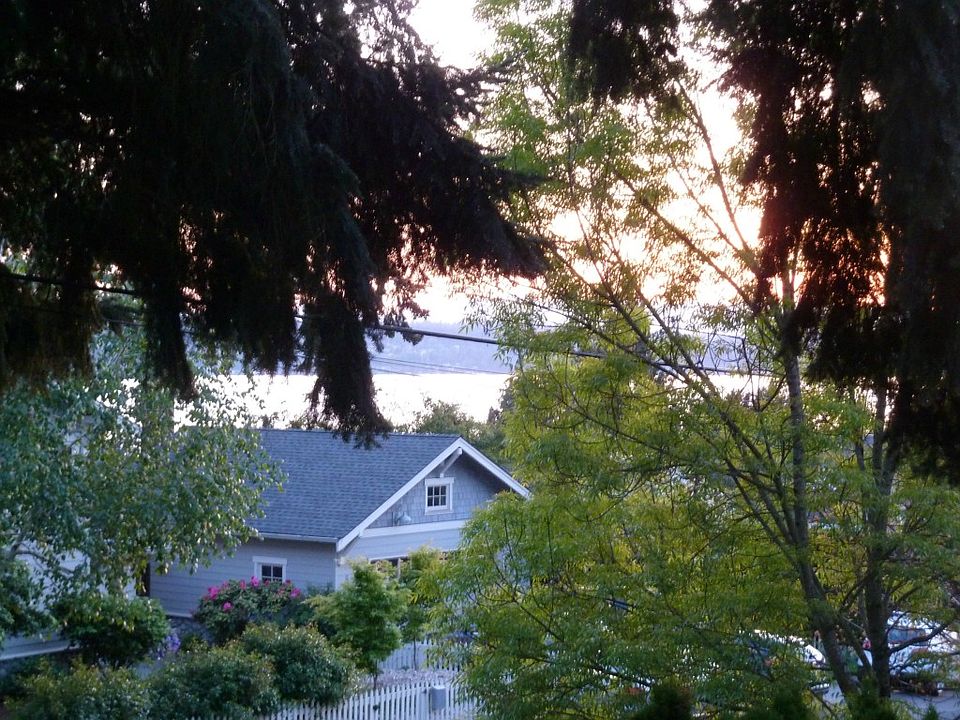 1st image of 648 14th Ave W