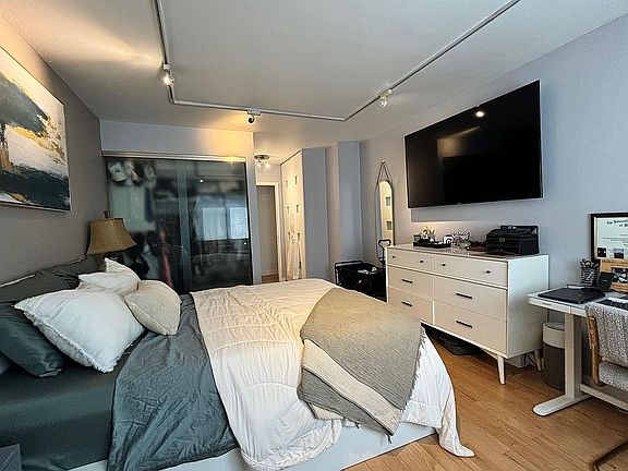 5th image of 16 W 16th St APT 12RS