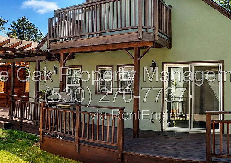 687 E 8th St — Photo 10