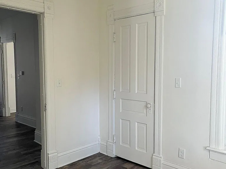 107 6th Ave #2 — Photo 1