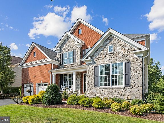 2nd image of 5810 Waterloo Bridge Cir
