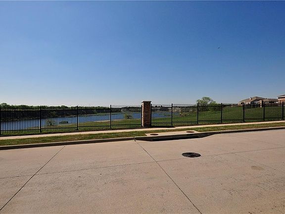 5th image of 708 Riverflat Dr