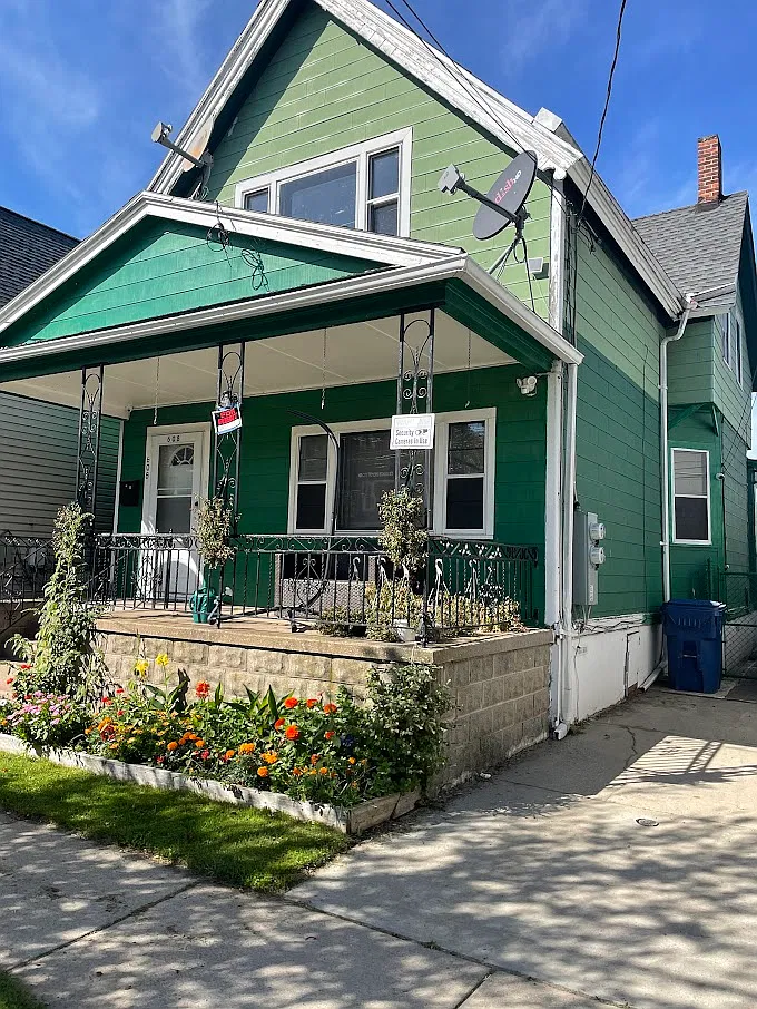 2 bed, 800 sqft, $1,000 — Photo 1