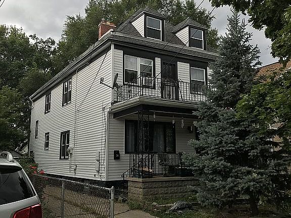 2nd image of 36 Tuxedo Pl