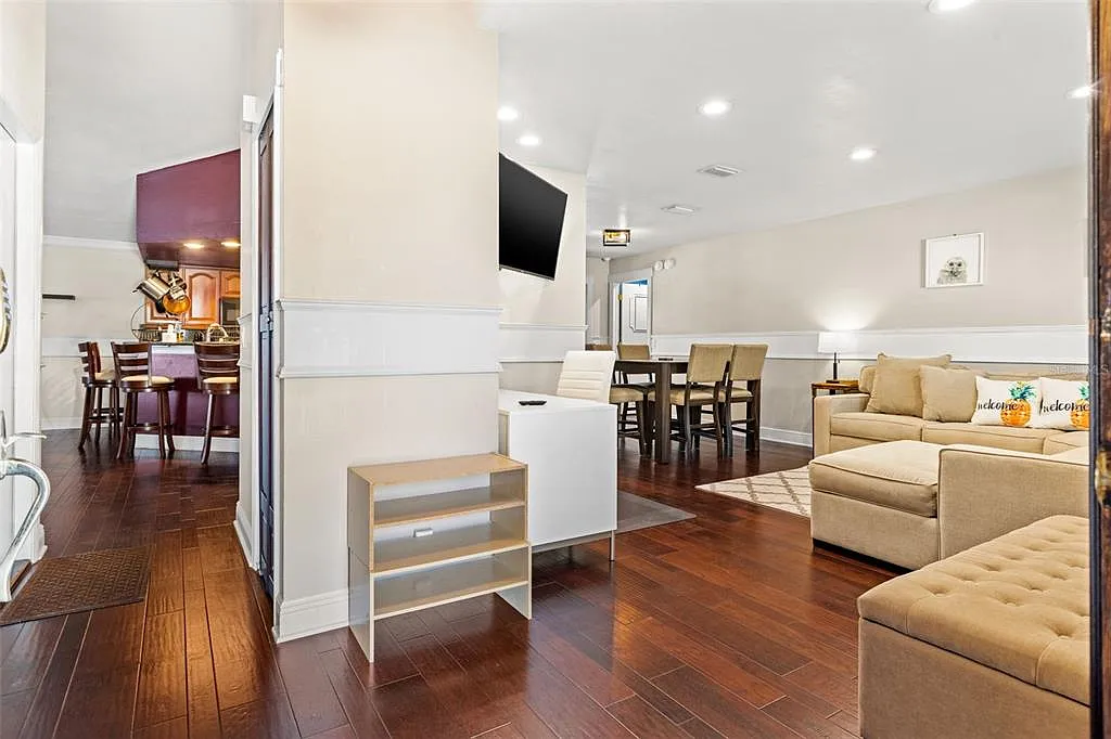 3 bed, 2.0 bath, 1706 sqft, $3,150 — Photo 3