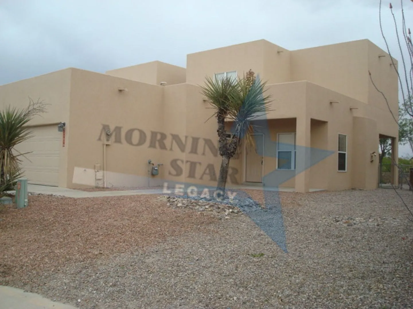 Cute Townhouse in Desirable Area- Close to everything! — Photo 1