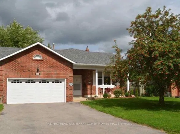 233 Sheffield St, Newmarket, ON L3Y 5X7