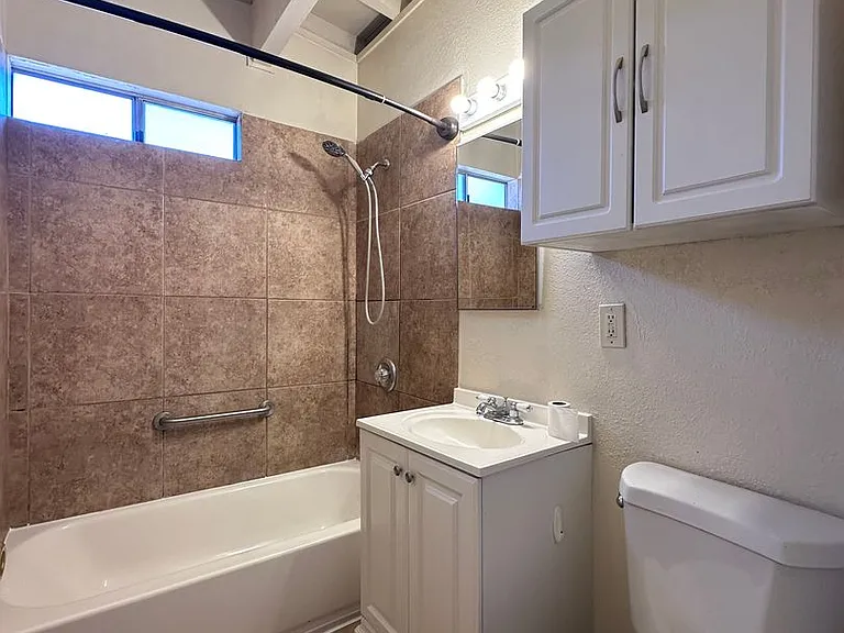 621 Hardy Dr — Photo 12