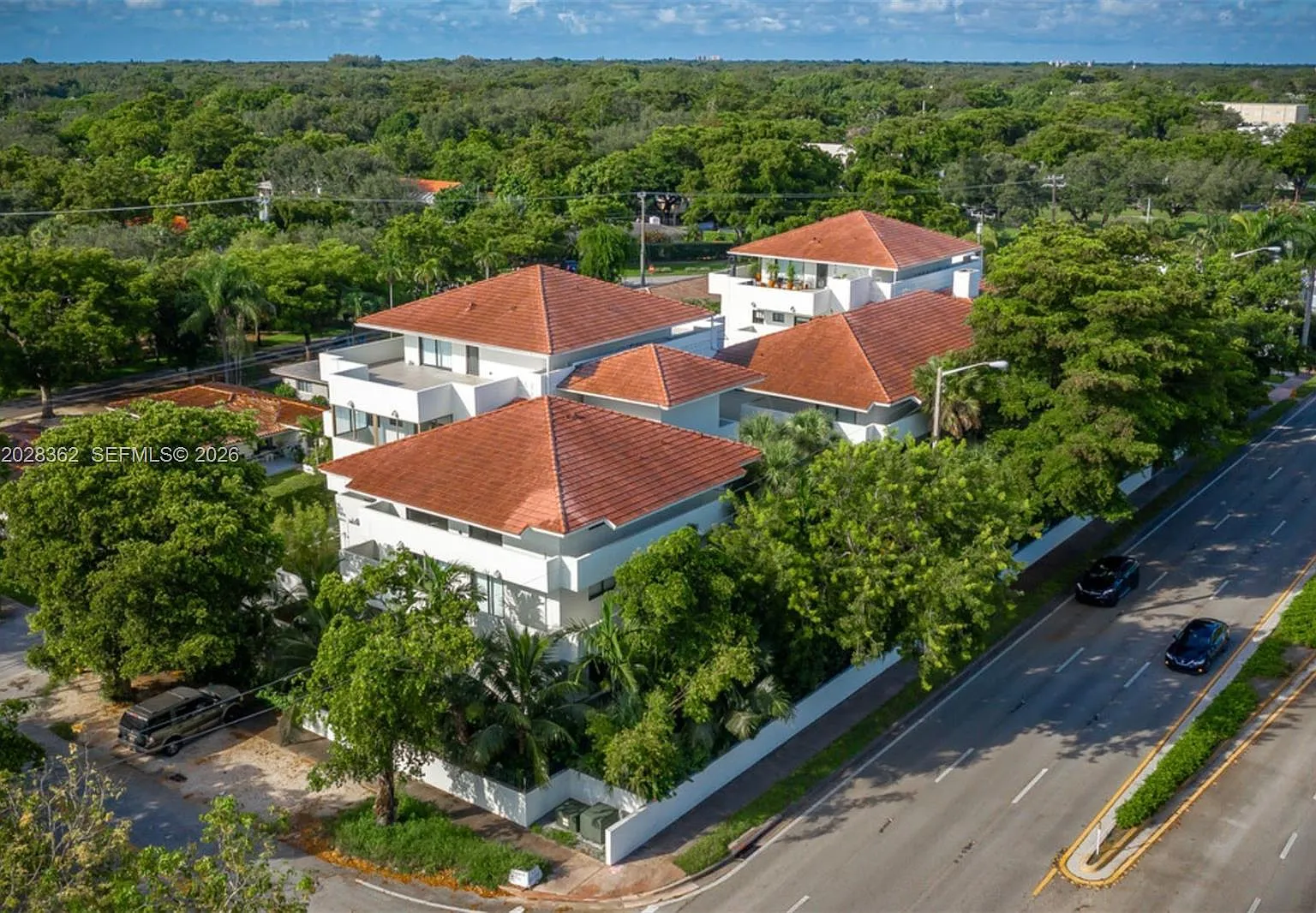 Orduna Court Condo — Photo 4