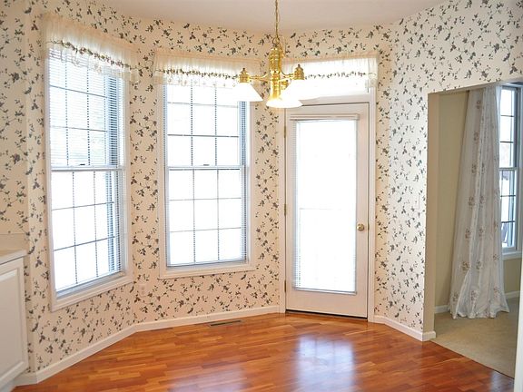 4th image of 1701 Amberwood Dr