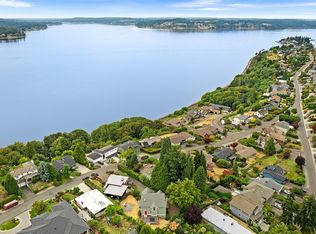 3721 Soundview Dr W, University Place, WA 98466