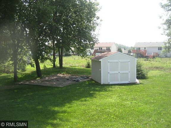 2nd image of 921 Meadow Pl