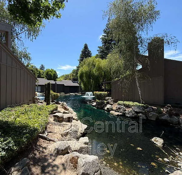 1725 Edgebrook Dr #C — Photo 32