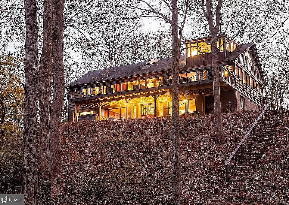 1st image of 590 Hunters Camp Rd