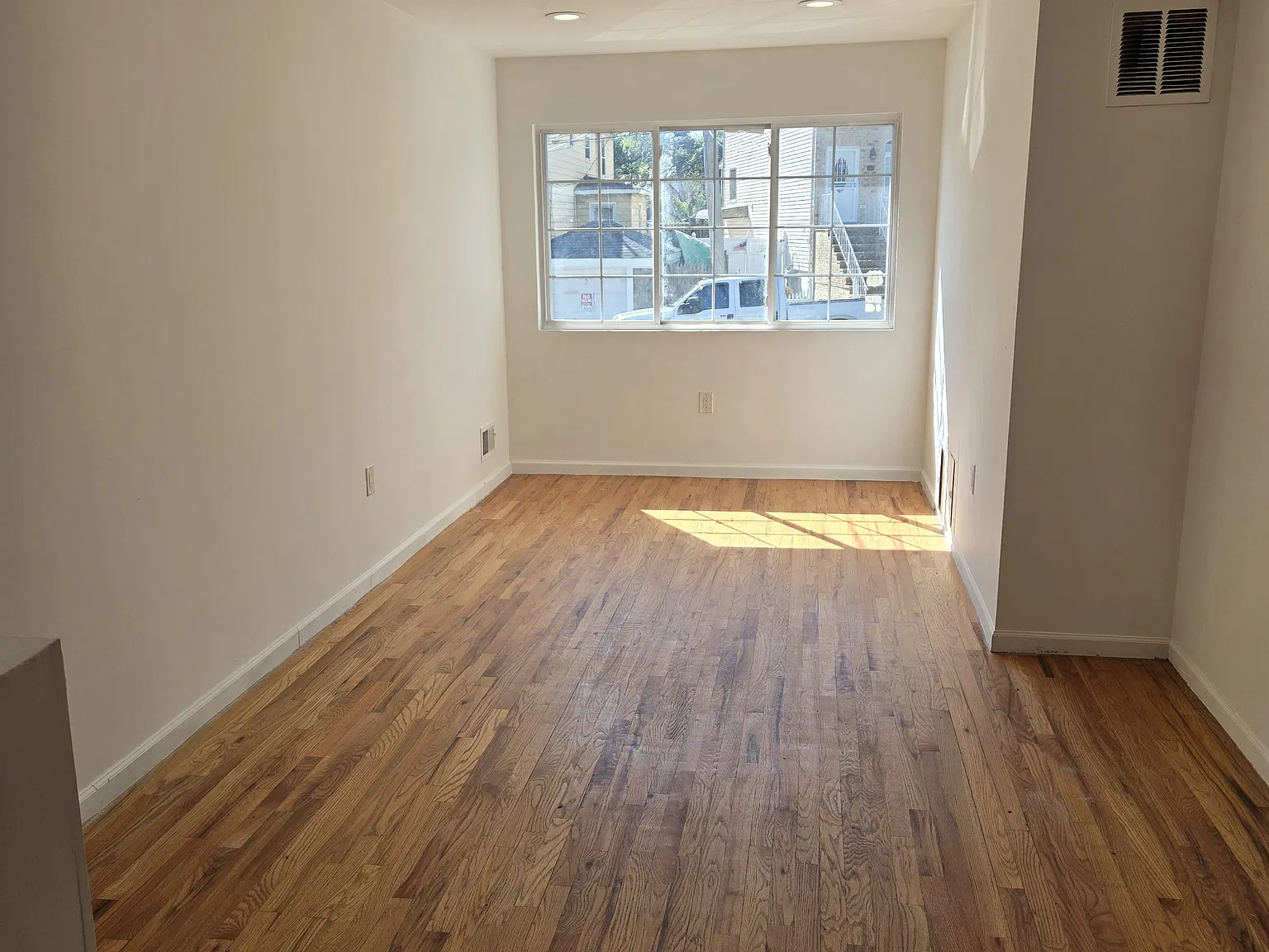 3 bed, 1850 sqft, $3,550 — Photo 4