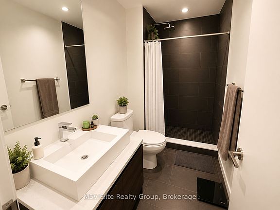 5th image of 111 Bathurst St #426