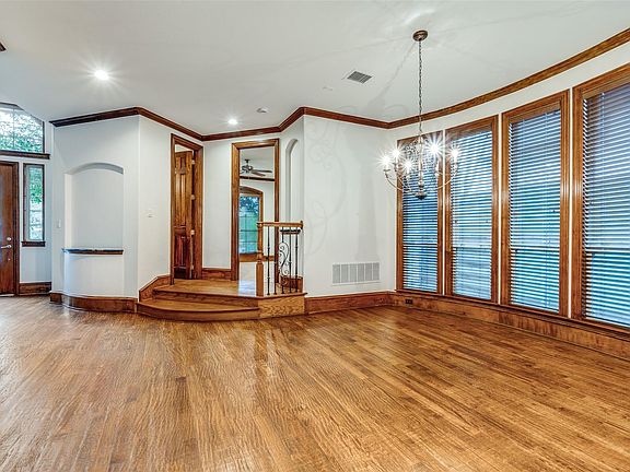 4th image of 4033 Marquette St