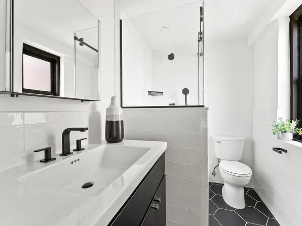 266 East Broadway image 7 of 11