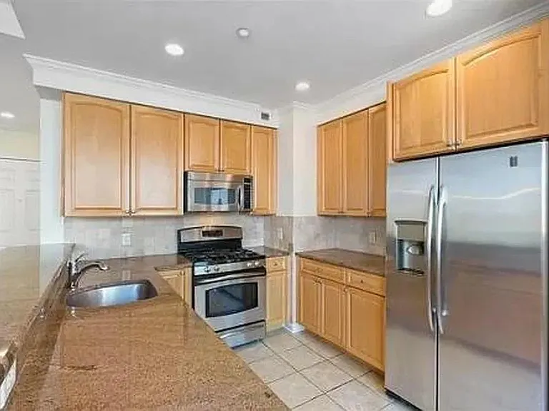 311 Washington St #3E — Photo 2