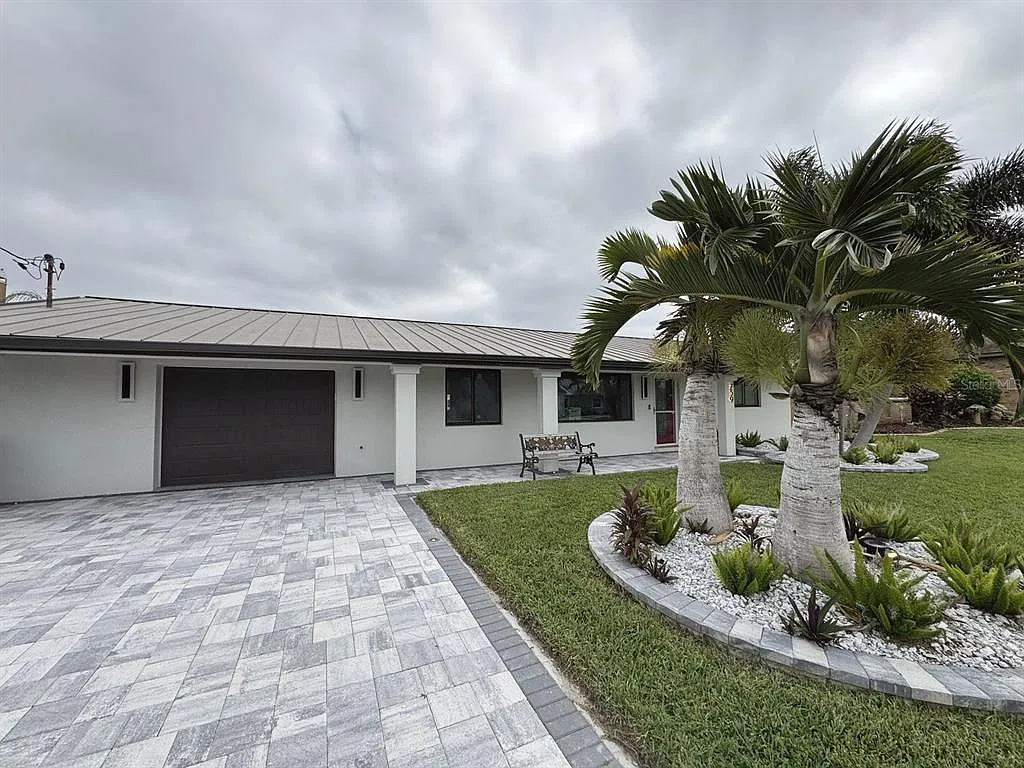 3 bed, 2.0 bath, 1856 sqft, $4,995 — Photo 2