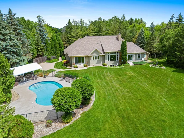 260 S Clay St, De Pere, WI 54115