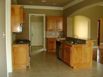 5th image of 625 Beacon Dr