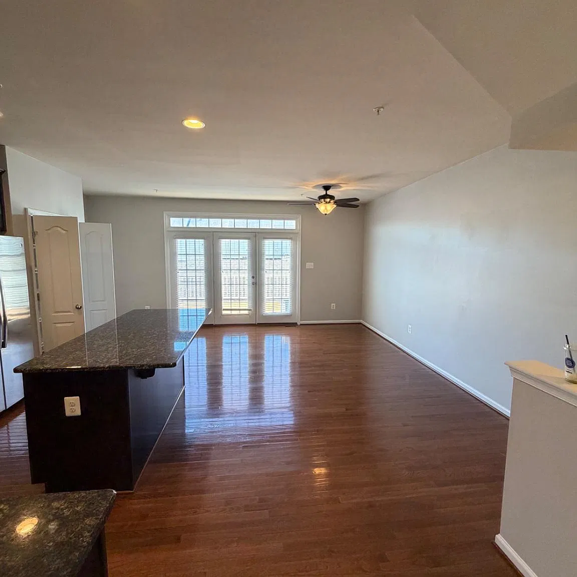 4 bed, 3.5 bath, 2412 sqft, $2,800 — Photo 3