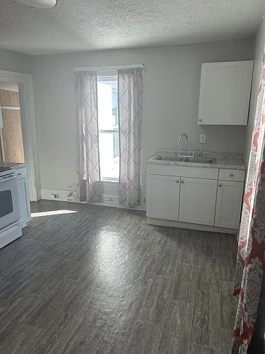 2200 Memorial Ave Photo 1